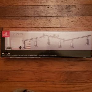 Foldable track lighting